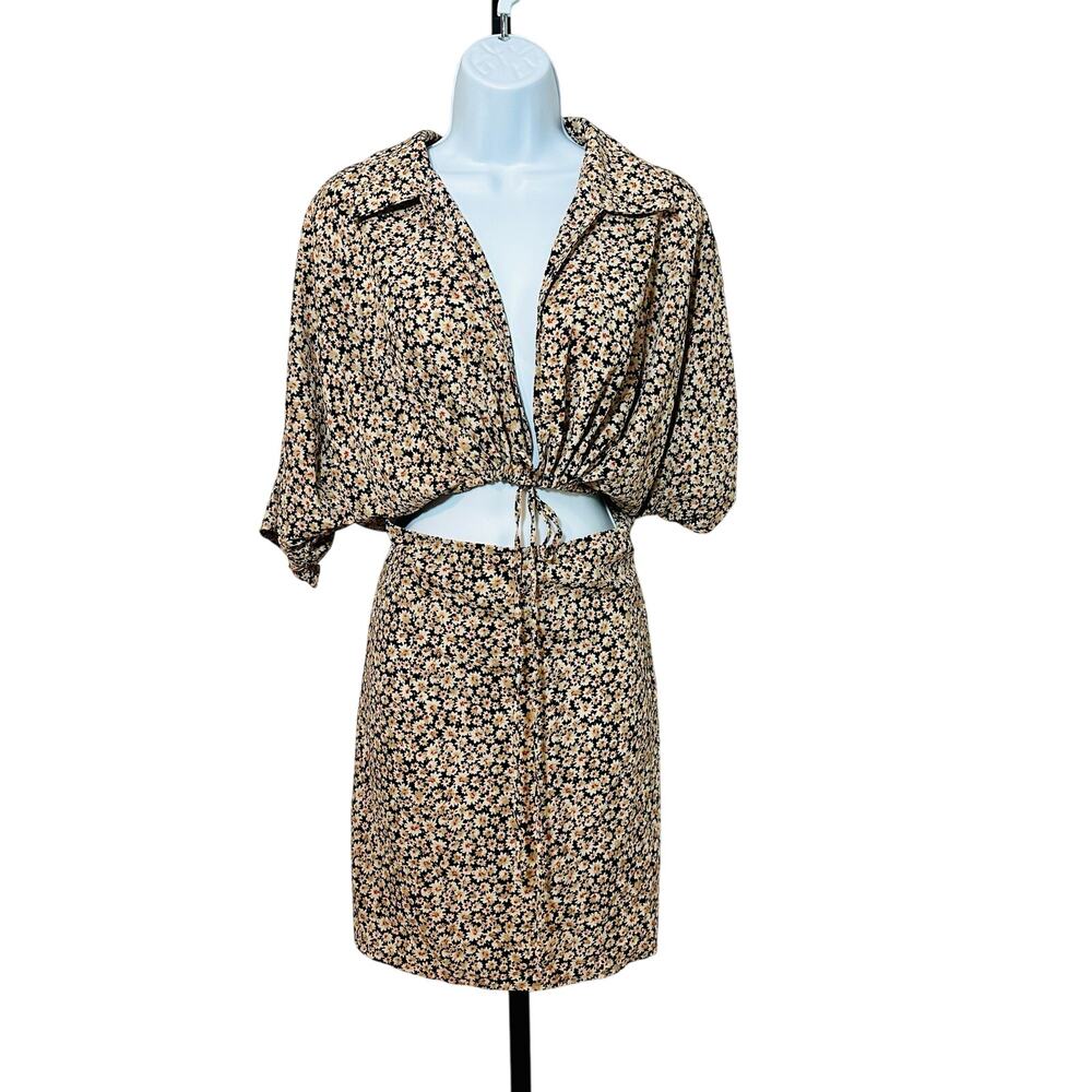 Plus Size Ditsy Floral Cut Out Shirt Dress - Picture 2 of 5